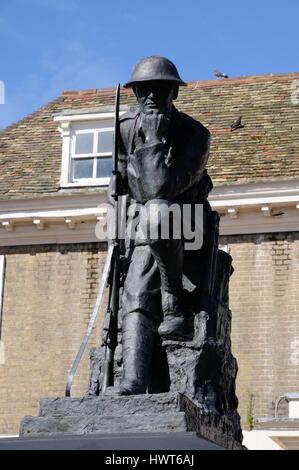 Denken, Soldat, Kriegerdenkmal, Huntingdon, Cambridgeshire wurde von Kathleen Scott, Ehefrau von Robert Scott der Antarktis entworfen. Stockfoto