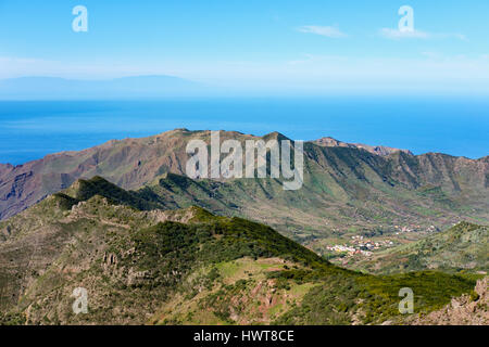 Teno-Gebirge mit El Palmar, Anzeigen von Cruz de Gala, Teno Landschaftspark, hinten der benachbarten Insel La Palma, Teneriffa Stockfoto