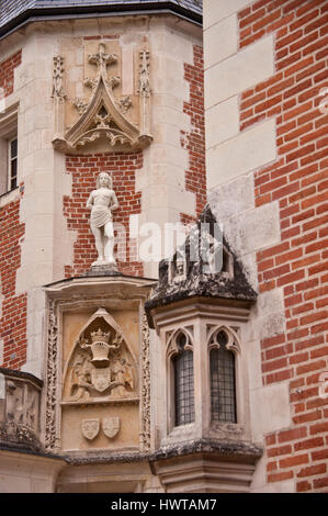 Statue befindet sich an der Fassade des Clos Lucè, berühmte Burg waren, dass Leonardo da Vinci für die letzten Jahre seines Lebens lebte Stockfoto