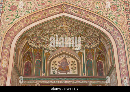 Haupteingang im Amber Fort, herrliche befestigten Palast in der Nähe von Jaipur, Rajasthan, Indien. Diese Maharadscha-Residenz befindet sich auf Maota See becam Stockfoto