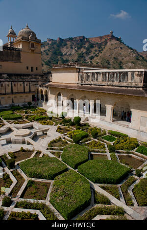 Das Amber Fort, herrliche befestigten Palast in der Nähe von Jaipur, Rajasthan, Indien. Diese Maharadscha-Residenz auf Maota See gelegen wurde in 2013 Unesco Stockfoto