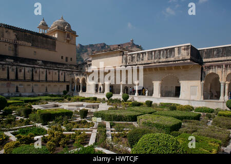 Das Amber Fort, herrliche befestigten Palast in der Nähe von Jaipur, Rajasthan, Indien. Diese Maharadscha-Residenz auf Maota See gelegen wurde in 2013 Unesco Stockfoto