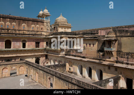 Das Amber Fort, herrliche befestigten Palast in der Nähe von Jaipur, Rajasthan, Indien. Diese Maharadscha-Residenz auf Maota See gelegen wurde in 2013 Unesco Stockfoto