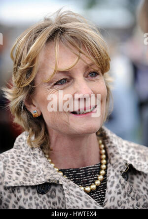 MADELEINE GURDON LLOYD WEBBER Frau von ANDREW LLYOD Frau von ANDREW LLYOD WEBBER YORK RACECOURSE YORK ENGLAND 16. Mai 2012 Stockfoto