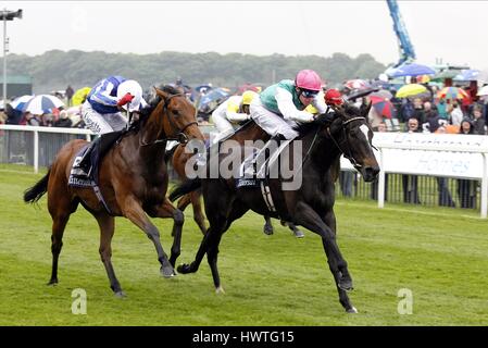 Im Laufe der Zeit vor der süßen TATTERSALLS MUSIDORA STKS KNAVESMIRE YORK RACECORSE ENGLAND 16. Mai 2007 Stockfoto