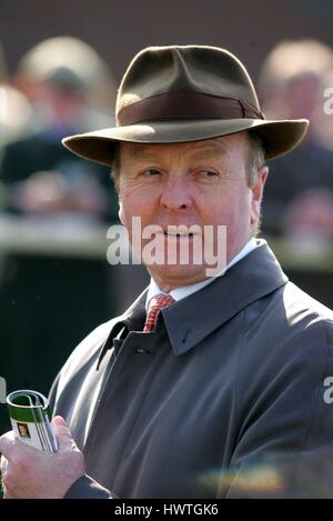 JONJO O'NEILL RACE HORSE TRAINER CHELTENHAM RACECOURSE CHELTENHAM ENGLAND 15. März 2006 Stockfoto