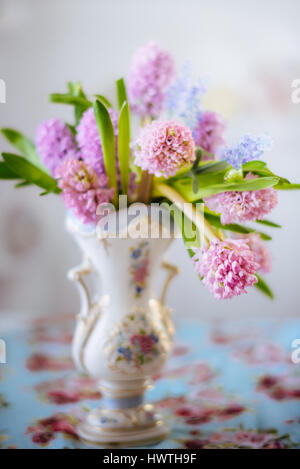 Blumen in einer vase Stockfoto