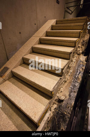 New York City, Usa - 11. Juli 2015: The Survivor Treppen in der neu eröffneten 9/11-Gedenkstätte am Ground Zero in New York City. Stockfoto