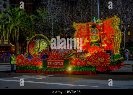San Francisco, Kalifornien - 11. Februar 2017: Chinesisches Neujahr Feier Parade in der beliebten und bunte Chinatown Viertel in San Francisco. Stockfoto