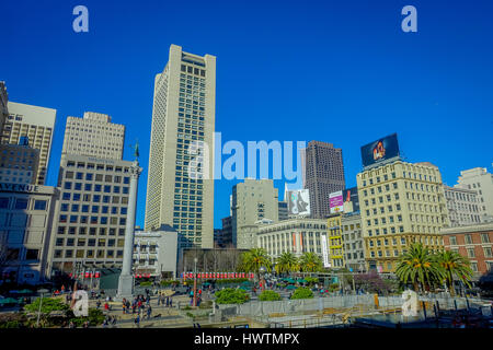 San Francisco, Kalifornien - 11. Februar 2017: Schöne Aussicht auf Dewey Monument am Union Square in der volkstümliche und kulturelle Innenstadt. Stockfoto