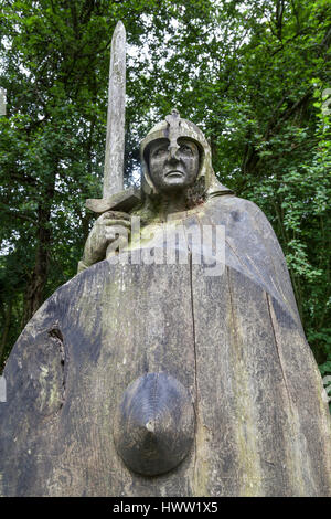 Hölzernes Schnitzen von Offa, König von Mercia von 757 bis 796 befindet sich im alten Bahnhof Tintern im Wye Valley, Monouthshire, South Wales Stockfoto