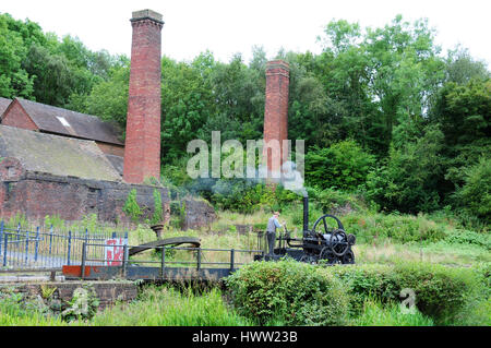 Nachbau des weltweit ersten Dampflokomotive (gebaut für Trevithck im Jahre 1802) Demonstration im viktorianischen Blists Hill Village. Stockfoto