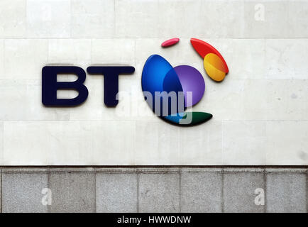 London, UK. 17. März 2017. Das Logo der British Telecommunications (BT) kann in London, England, 17. März 2017 zu sehen. BT ist ein Dienstleister für die Kommunikation in 170 Ländern. Foto: Jens Kalaene/Dpa-Zentralbild/ZB/Dpa/Alamy Live News Stockfoto