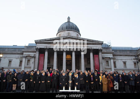 London, UK. 23. März 2017. Bürgermeister von London Sadiq Khan, Home Secretary Amber Rudd und Metropolitan Police Deputy Commissioner Craig Mackeyollowing gestern ist Angriff, bei dem ein Polizist getötet wurde. Bildnachweis: Thabo Jaiyesimi/Alamy Live-Nachrichten Stockfoto