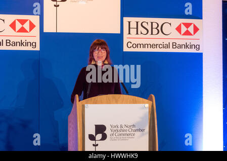 York, UK. 23. März 2017. Janet Straße-Porter CBE, Englisch Berühmtheit, Medien-Persönlichkeit, Journalist und Sender und aktuellen Moderator wenn ITV Loose Women, richtet sich an Mitglieder von York und North Yorkshire Chamber Of Commerce in ihrer jährlichen Dinner. Die Veranstaltung fand in der National Railway Museum und Ms Street-Porter sprach offen einem verpackten Publikum von Business-Männer und Frauen, Erinnerungen an ihre Erlebnisse und Gliederung ihrer Vision für Jahr100, eine Kampagne, die Gesellschaft zu 100 gesunde Jahre Leben vorbereiten soll. Foto Bailey-Cooper Fotografie/Alamy Live-Nachrichten Stockfoto