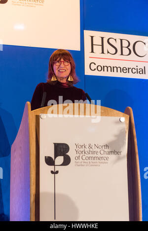 York, UK. 23. März 2017. Janet Straße-Porter CBE, Englisch Berühmtheit, Medien-Persönlichkeit, Journalist und Sender und aktuellen Moderator wenn ITV Loose Women, richtet sich an Mitglieder von York und North Yorkshire Chamber Of Commerce in ihrer jährlichen Dinner. Die Veranstaltung fand in der National Railway Museum und Ms Street-Porter sprach offen einem verpackten Publikum von Business-Männer und Frauen, Erinnerungen an ihre Erlebnisse und Gliederung ihrer Vision für Jahr100, eine Kampagne, die Gesellschaft zu 100 gesunde Jahre Leben vorbereiten soll. Foto Bailey-Cooper Fotografie/Alamy Live-Nachrichten Stockfoto