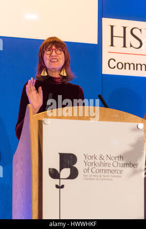 York, UK. 23. März 2017. Janet Straße-Porter CBE, Englisch Berühmtheit, Medien-Persönlichkeit, Journalist und Sender und aktuellen Moderator wenn ITV Loose Women, richtet sich an Mitglieder von York und North Yorkshire Chamber Of Commerce in ihrer jährlichen Dinner. Die Veranstaltung fand in der National Railway Museum und Ms Street-Porter sprach offen einem verpackten Publikum von Business-Männer und Frauen, Erinnerungen an ihre Erlebnisse und Gliederung ihrer Vision für Jahr100, eine Kampagne, die Gesellschaft zu 100 gesunde Jahre Leben vorbereiten soll. Foto Bailey-Cooper Fotografie/Alamy Live-Nachrichten Stockfoto