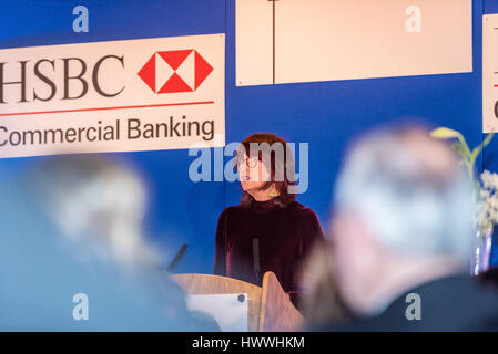 York, UK. 23. März 2017. Janet Straße-Porter CBE, Englisch Berühmtheit, Medien-Persönlichkeit, Journalist und Sender und aktuellen Moderator wenn ITV Loose Women, richtet sich an Mitglieder von York und North Yorkshire Chamber Of Commerce in ihrer jährlichen Dinner. Die Veranstaltung fand in der National Railway Museum und Ms Street-Porter sprach offen einem verpackten Publikum von Business-Männer und Frauen, Erinnerungen an ihre Erlebnisse und Gliederung ihrer Vision für Jahr100, eine Kampagne, die Gesellschaft zu 100 gesunde Jahre Leben vorbereiten soll. Foto Bailey-Cooper Fotografie/Alamy Live-Nachrichten Stockfoto