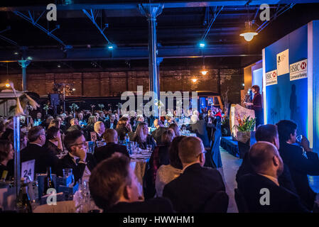 York, UK. 23. März 2017. Janet Straße-Porter CBE, Englisch Berühmtheit, Medien-Persönlichkeit, Journalist und Sender und aktuellen Moderator wenn ITV Loose Women, richtet sich an Mitglieder von York und North Yorkshire Chamber Of Commerce in ihrer jährlichen Dinner. Die Veranstaltung fand in der National Railway Museum und Ms Street-Porter sprach offen einem verpackten Publikum von Business-Männer und Frauen, Erinnerungen an ihre Erlebnisse und Gliederung ihrer Vision für Jahr100, eine Kampagne, die Gesellschaft zu 100 gesunde Jahre Leben vorbereiten soll. Foto Bailey-Cooper Fotografie/Alamy Live-Nachrichten Stockfoto