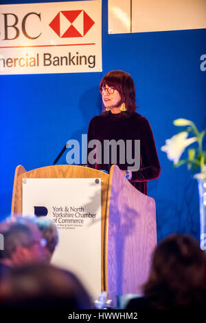 York, UK. 23. März 2017. Janet Straße-Porter CBE, Englisch Berühmtheit, Medien-Persönlichkeit, Journalist und Sender und aktuellen Moderator wenn ITV Loose Women, richtet sich an Mitglieder von York und North Yorkshire Chamber Of Commerce in ihrer jährlichen Dinner. Die Veranstaltung fand in der National Railway Museum und Ms Street-Porter sprach offen einem verpackten Publikum von Business-Männer und Frauen, Erinnerungen an ihre Erlebnisse und Gliederung ihrer Vision für Jahr100, eine Kampagne, die Gesellschaft zu 100 gesunde Jahre Leben vorbereiten soll. Foto Bailey-Cooper Fotografie/Alamy Live-Nachrichten Stockfoto