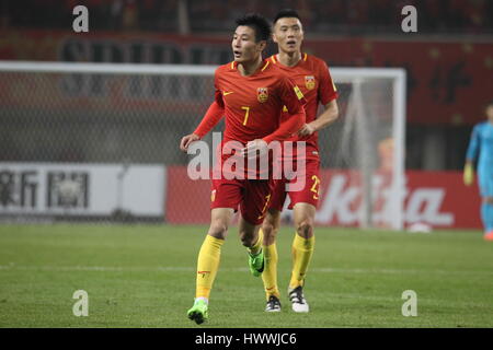 Changsha, Changsha, China. 23. März 2017. Changsha, CHINA-März 23 2017: (nur zur redaktionellen Verwendung. CHINA HERAUS). Chinas nationale Fußballmannschaft besiegt Südkorea bei 2018 Asien-Zone World Cup Qualifier in Changsha, Zentral-China Provinz Hunan, 23. März 2017. Chinesische vorwärts Yu Dabao leitete in der Wang Yongpo-Ecke in der 34. Minute nach China den ersten Sieg in sechs Spielen in der dritten Phase der Asien-Zone Welt Cup Qualifikation geben. Chinas Hoffnung für die WM 2018 zu qualifizieren hat neu entfacht wurde, wie italienischen Trainer Marcello Lippi Team Dragon zu einem 1: 0-Heimsieg in Changsha geführt. (Kredit Im Stockfoto