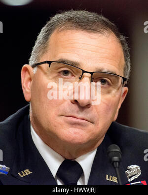 Washington DC, USA. 23. März 2017. Vereinigte Staaten Armee-General Curtis M. Scaparrotti, Commander, US-europäischen Befehl/Supreme Allied Commander Europe, bezeugt vor uns Senate Committee on Armed Services auf "Kommandobereichs" auf dem Capitol Hill in Washington, DC auf Donnerstag, 23. März 2017. Bildnachweis: Ron Sachs/CNP /MediaPunch Credit: MediaPunch Inc/Alamy Live-Nachrichten Stockfoto