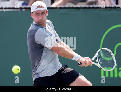 Key Biscayne, Florida, USA. 23. März 2017. Benjamin Becker, Deutschland, im Kampf gegen, spielte Adrian Mannarino, von Frankreich, während eines Matches bei den 2017 Miami Open präsentiert von Itau Profi-Tennis-Turnier im Crandon Park Tennis Center in Key Biscayne, Florida, USA. Mario Houben/CSM/Alamy Live-Nachrichten Stockfoto