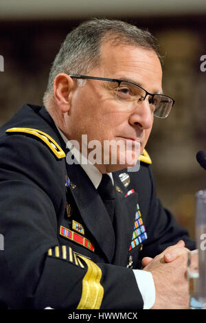 Washington, uns. 23. März 2017. Vereinigte Staaten Armee-General Curtis M. Scaparrotti, Commander, US-europäischen Befehl/Supreme Allied Commander Europe, bezeugt vor uns Senate Committee on Armed Services auf "Kommandobereichs" auf dem Capitol Hill in Washington, DC auf Donnerstag, 23. März 2017. Bildnachweis: Ron Sachs/CNP - NO-Draht-SERVICE - Foto: Ron Sachs/Consolidated/Dpa/Alamy Live News Stockfoto