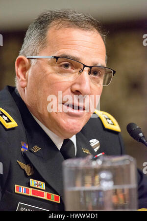 Washington, uns. 23. März 2017. Vereinigte Staaten Armee-General Curtis M. Scaparrotti, Commander, US-europäischen Befehl/Supreme Allied Commander Europe, bezeugt vor uns Senate Committee on Armed Services auf "Kommandobereichs" auf dem Capitol Hill in Washington, DC auf Donnerstag, 23. März 2017. Bildnachweis: Ron Sachs/CNP - NO-Draht-SERVICE - Foto: Ron Sachs/Consolidated/Dpa/Alamy Live News Stockfoto