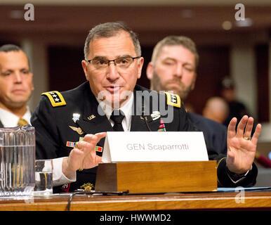 Washington, uns. 23. März 2017. Vereinigte Staaten Armee-General Curtis M. Scaparrotti, Commander, US-europäischen Befehl/Supreme Allied Commander Europe, bezeugt vor uns Senate Committee on Armed Services auf "Kommandobereichs" auf dem Capitol Hill in Washington, DC auf Donnerstag, 23. März 2017. Bildnachweis: Ron Sachs/CNP - NO-Draht-SERVICE - Foto: Ron Sachs/Consolidated/Dpa/Alamy Live News Stockfoto