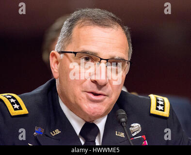 Washington, uns. 23. März 2017. Vereinigte Staaten Armee-General Curtis M. Scaparrotti, Commander, US-europäischen Befehl/Supreme Allied Commander Europe, bezeugt vor uns Senate Committee on Armed Services auf "Kommandobereichs" auf dem Capitol Hill in Washington, DC auf Donnerstag, 23. März 2017. Bildnachweis: Ron Sachs/CNP - NO-Draht-SERVICE - Foto: Ron Sachs/Consolidated/Dpa/Alamy Live News Stockfoto