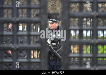 Parlament, London, UK. 24. März 2017.  Parlament nach dem Terroranschlag von Westminster. Bildnachweis: Matthew Chattle/Alamy Live-Nachrichten Stockfoto