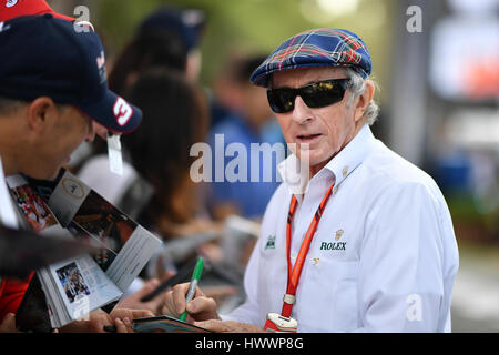 Albert Park, Melbourne, Australien. 24. März 2017. Ehemalige dreifacher Weltmeister Jackie Stewart gibt Autogramme für die Fans bei der 2017 Australian Formula One Grand Prix im Albert Park in Melbourne, Australien. Sydney Low/Cal Sport Media/Alamy Live-Nachrichten Stockfoto