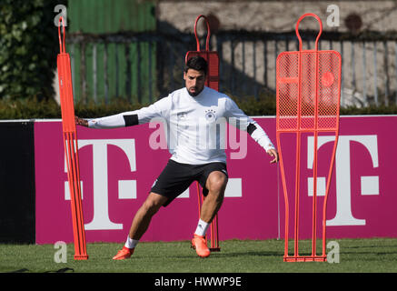 Kamen, Deutschland. 24. März 2017. Fußballer Sami Khedira beteiligt sich an einer Trainingseinheit der deutsche Fußball-Nationalmannschaft an der Kaiserau Hochschule der Leibeserziehung ("Sportschule Kaiserau") in Kamen, Deutschland, 24. März 2017. Das Team fliegt nach Baku am Nachmittag für das WM-Qualifikationsspiel zwischen Deutschland und Aserbaidschan. Foto: Bernd Thissen/Dpa/Alamy Live News Stockfoto