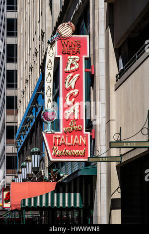 Indianapolis - ca. März 2017: Buca di Beppo italienisches Restaurant. Buca di Beppo verfügt über Standorte in den USA, Großbritannien und Vereinigte Arabische Emirate ich Stockfoto