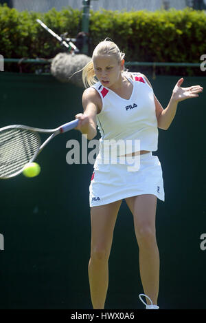 JELENA DOKIC Jugoslawien WIMBLEDON LONDON ENGLAND 24. Juni 2003 Stockfoto