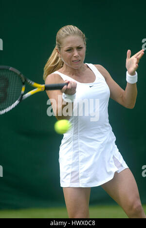 AMANDA COETZER Südafrika WIMBLEDON LONDON ENGLAND 23. Juni 2003 Stockfoto