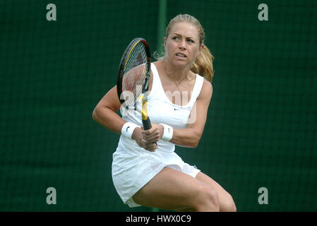 AMANDA COETZER Südafrika WIMBLEDON LONDON ENGLAND 23. Juni 2003 Stockfoto