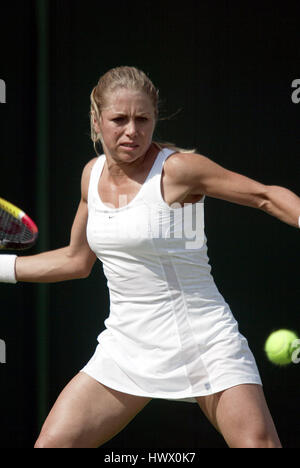 AMANDA COETZER Südafrika WIMBLEDON LONDON ENGLAND 23. Juni 2003 Stockfoto