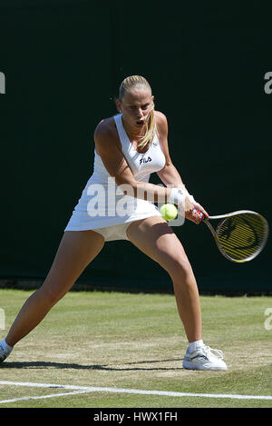 JELENA DOKIC WIMBLEDON CHAMPIONSHIPS WIMBLEDON WIMBLEDON LONDON 26. Juni 2002 Stockfoto