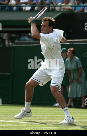 GREG RUSEDSKI WIMBLEDON CHAMPIONSHIPS 24. Juni 2002 Stockfoto