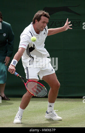 LEE CHILDS WIMBLEDON CHAMPIONSHIPS 2004 WIMBLEDON LONDON ENGLAND 24 Juni 2004 Stockfoto