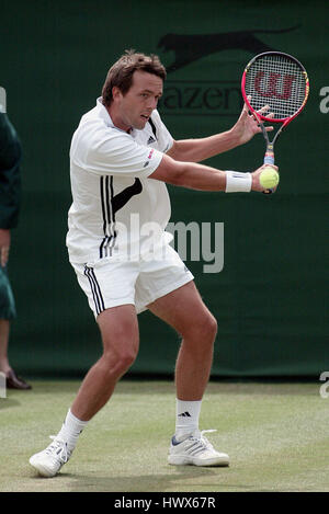LEE CHILDS WIMBLEDON CHAMPIONSHIPS 2004 WIMBLEDON LONDON ENGLAND 24 Juni 2004 Stockfoto