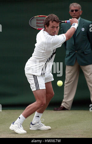 LEE CHILDS WIMBLEDON CHAMPIONSHIPS 2004 WIMBLEDON LONDON ENGLAND 24 Juni 2004 Stockfoto