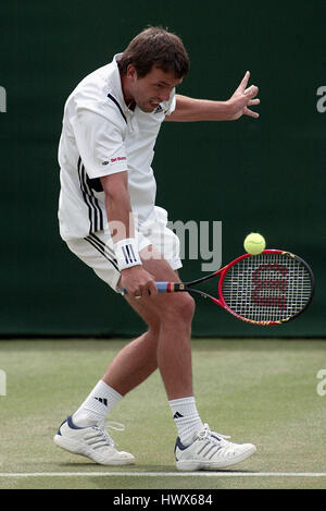 LEE CHILDS WIMBLEDON CHAMPIONSHIPS 2004 WIMBLEDON LONDON ENGLAND 24 Juni 2004 Stockfoto