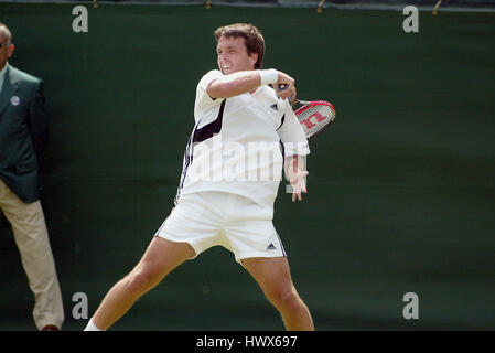 LEE CHILDS WIMBLEDON CHAMPIONSHIPS 2004 WIMBLEDON LONDON ENGLAND 24 Juni 2004 Stockfoto