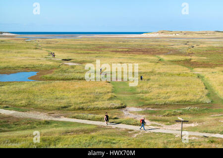 Menschen zu Fuß im Dünental Slufter des Nationalparks auf West friesischen Wattenmeer Insel Texel, Nordholland, Niederlande Stockfoto