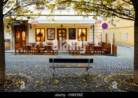 Prag, Tschechische Republik - 12. November 2016: der Eingang zum Restaurant in Prag. Stockfoto