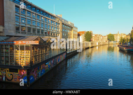 Bloemenmarkt, Blumenmarkt, sitzt an der Seite der Singel Gracht im Zentrum von Amsterdam, Niederlande Stockfoto