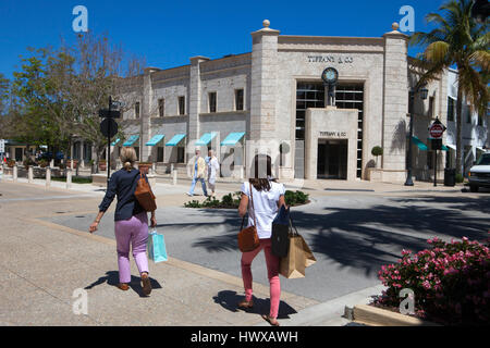 Wert Avenue in Palm Beach gehört zu den führenden gehobenen Einkaufsstraßen der Welt. Worth Avenue zu unterscheiden sind kleiner, architektonisch Sig Stockfoto